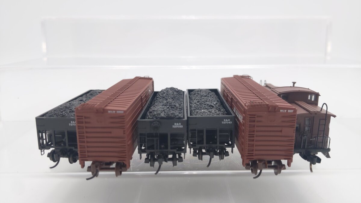 Micro-Trains N Scale Assorted Freight Cars: 6527,1638, 727045, 33502, 727043 [6] EX