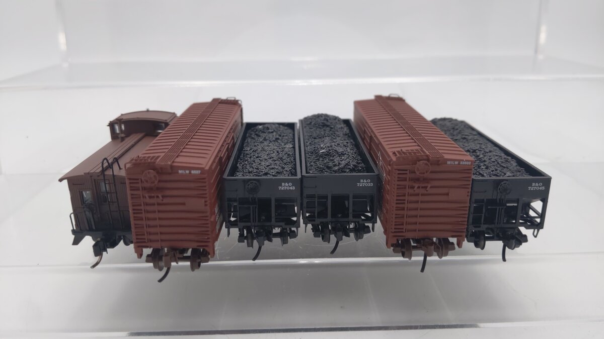 Micro-Trains N Scale Assorted Freight Cars: 6527,1638, 727045, 33502, 727043 [6] EX