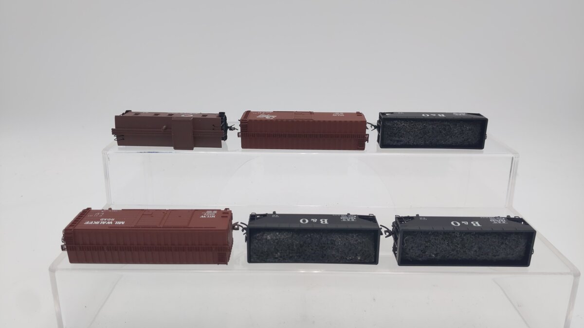 Micro-Trains N Scale Assorted Freight Cars: 6527,1638, 727045, 33502, 727043 [6] EX