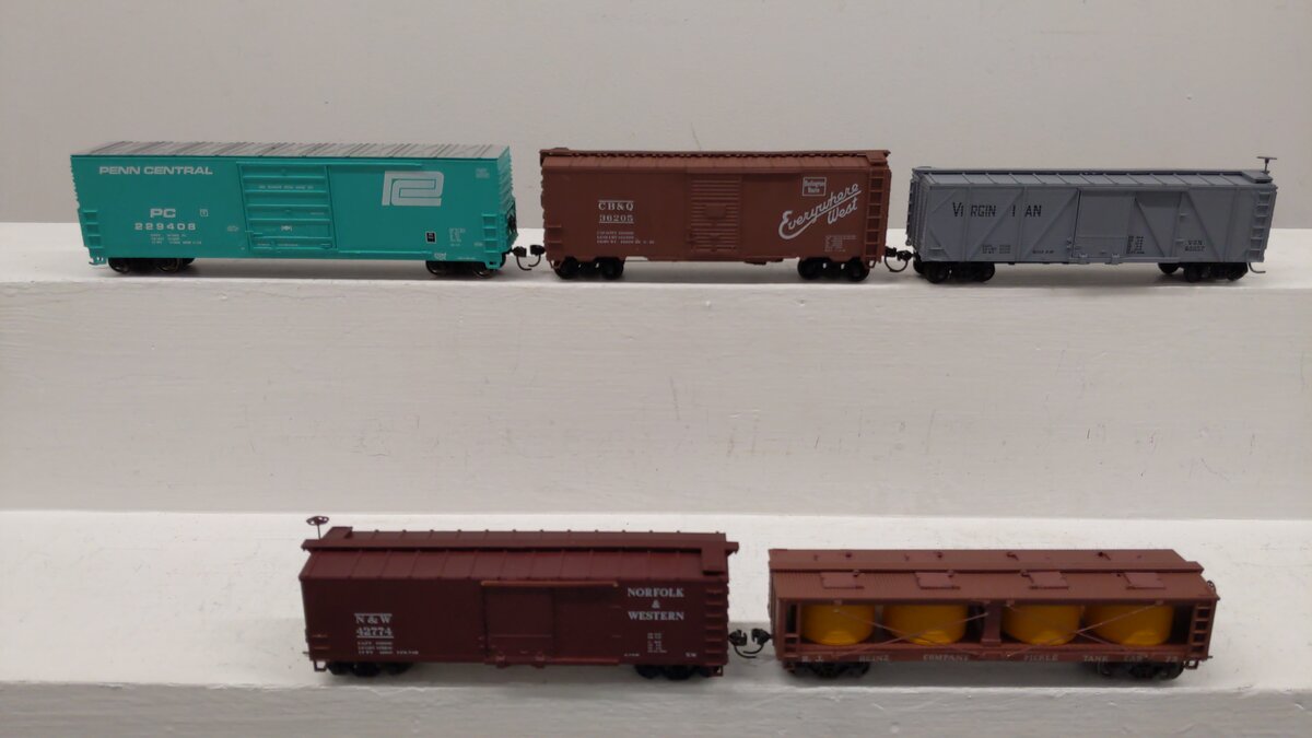 HO Scale Assorted Freight Cars: 73, 229408, 42774, 60857, 36205 [5] EX