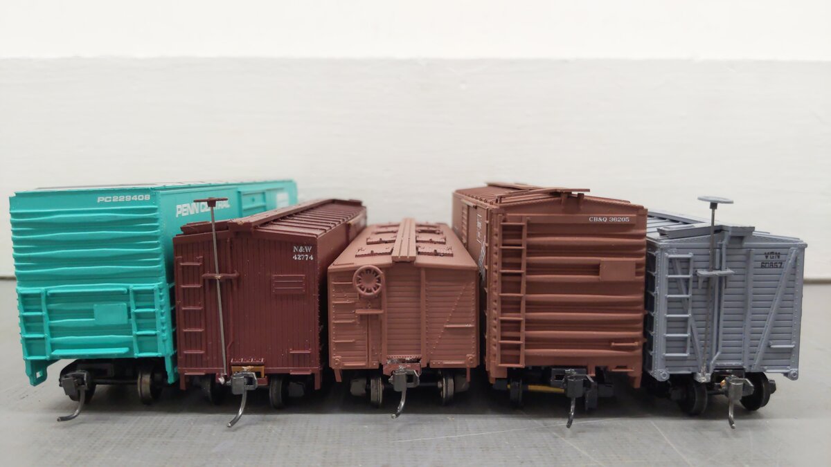 HO Scale Assorted Freight Cars: 73, 229408, 42774, 60857, 36205 [5] EX