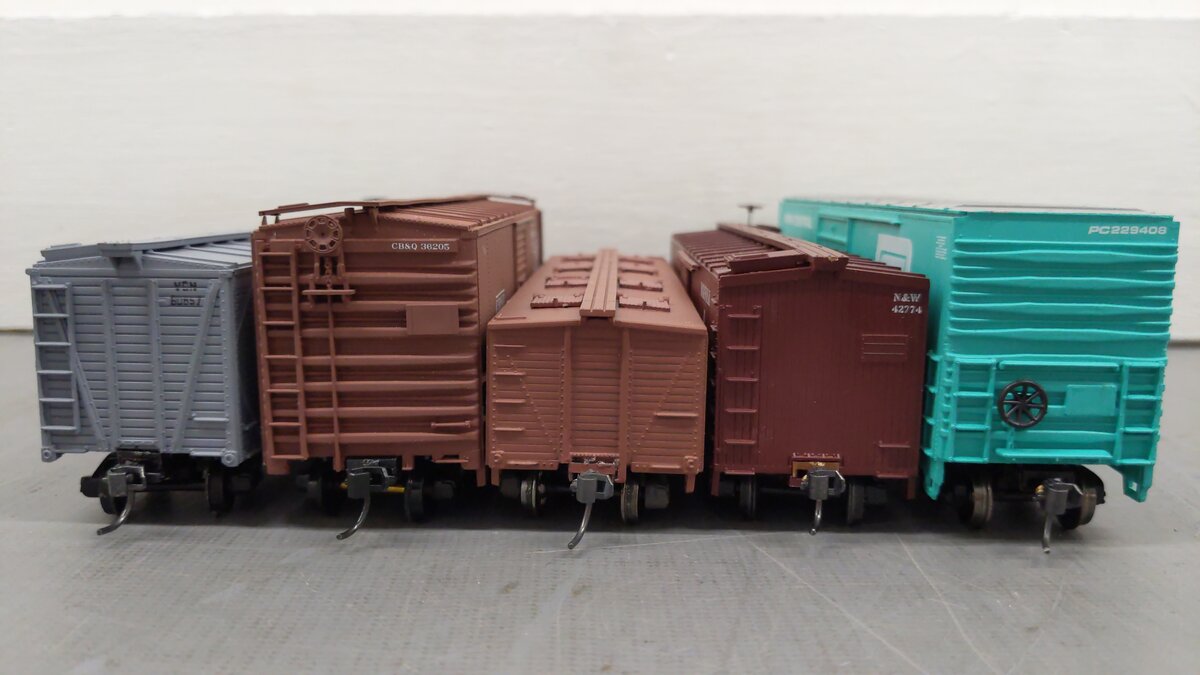 HO Scale Assorted Freight Cars: 73, 229408, 42774, 60857, 36205 [5] EX