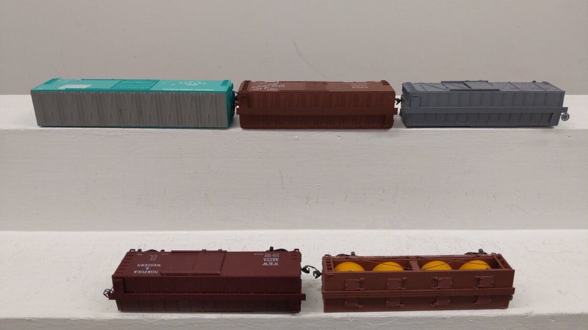 HO Scale Assorted Freight Cars: 73, 229408, 42774, 60857, 36205 [5] EX