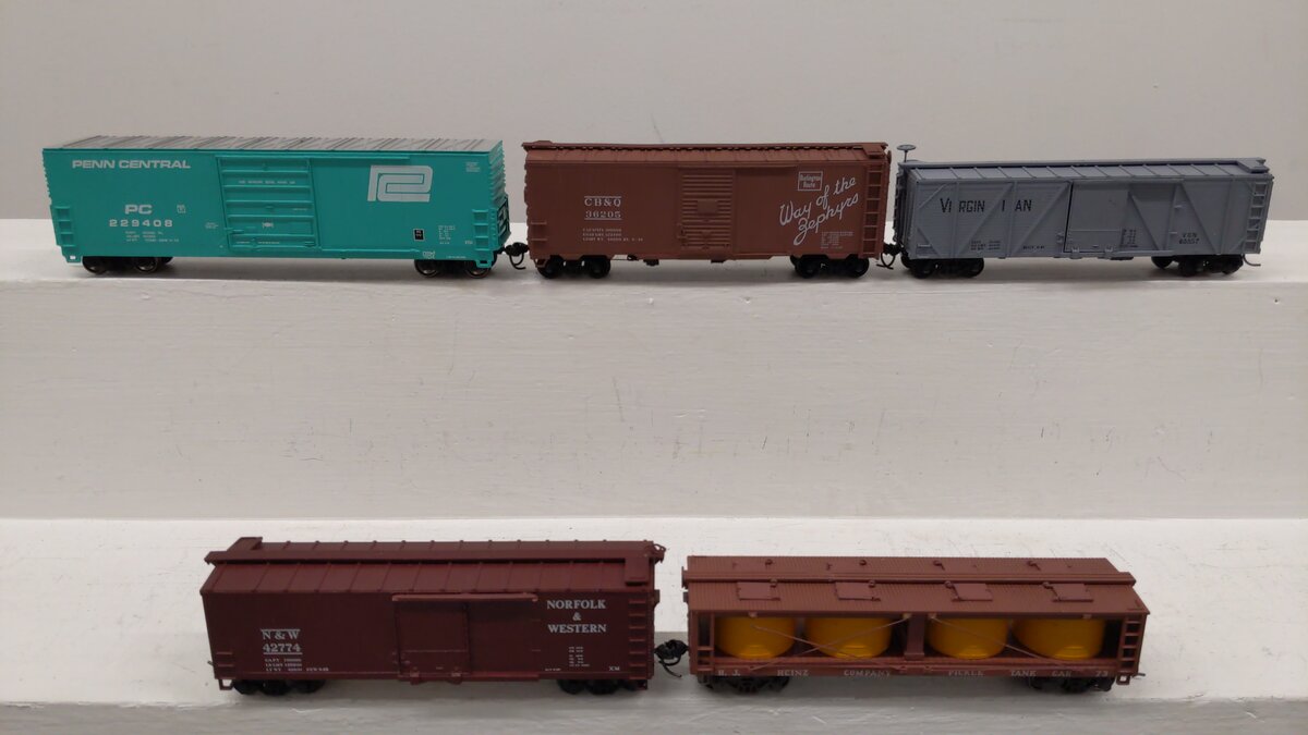 HO Scale Assorted Freight Cars: 73, 229408, 42774, 60857, 36205 [5] EX