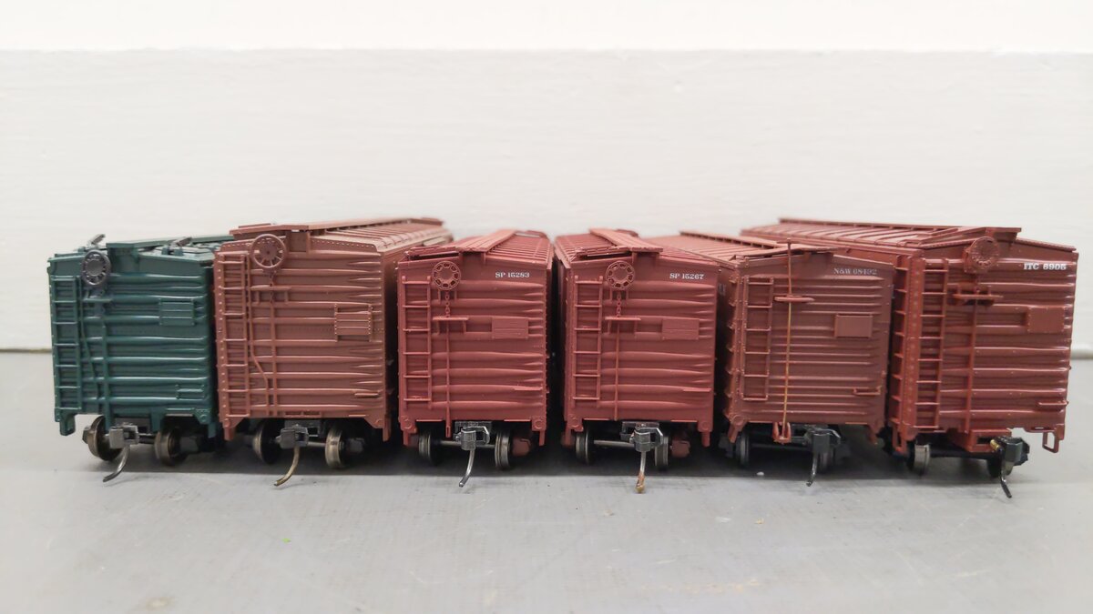 HO Scale Assorted Freight Cars: 67170, 60730, 15283, 15267, 68492, 6905 [6] EX