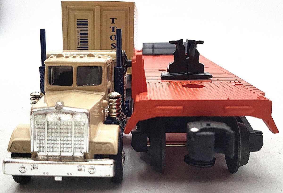 Lionel 6-52040 O Gauge TTOS Flatcar with Tractor & Trailer LN/Box