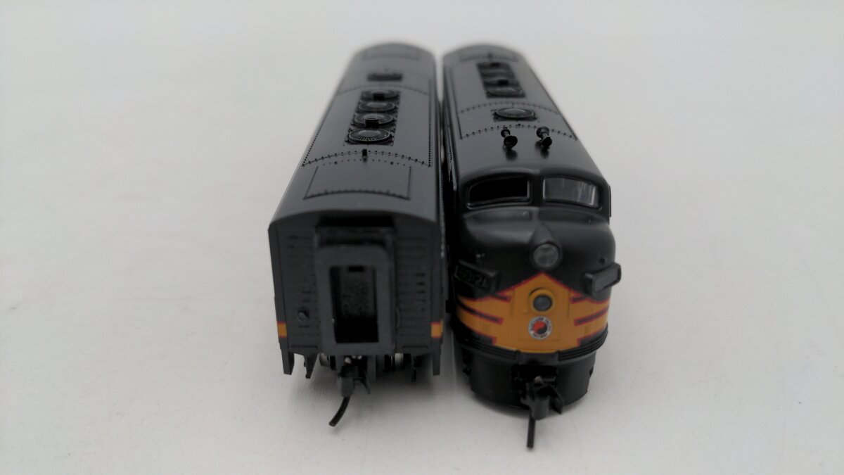 Kato 106-0422-DCC N Northern Pacific EMD F7A & F7B Diesel with DCC #6012A,6012B