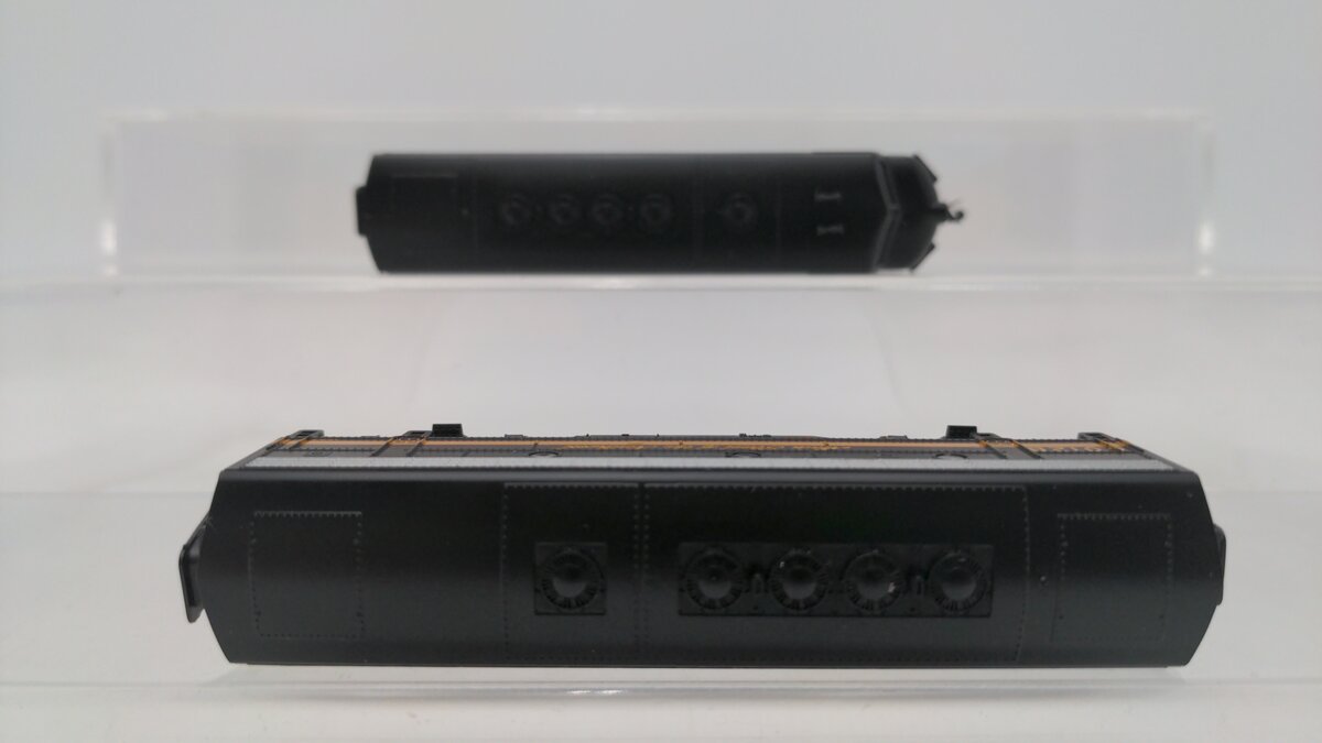 Kato 106-0422-DCC N Northern Pacific EMD F7A & F7B Diesel with DCC #6012A,6012B  EX/Box