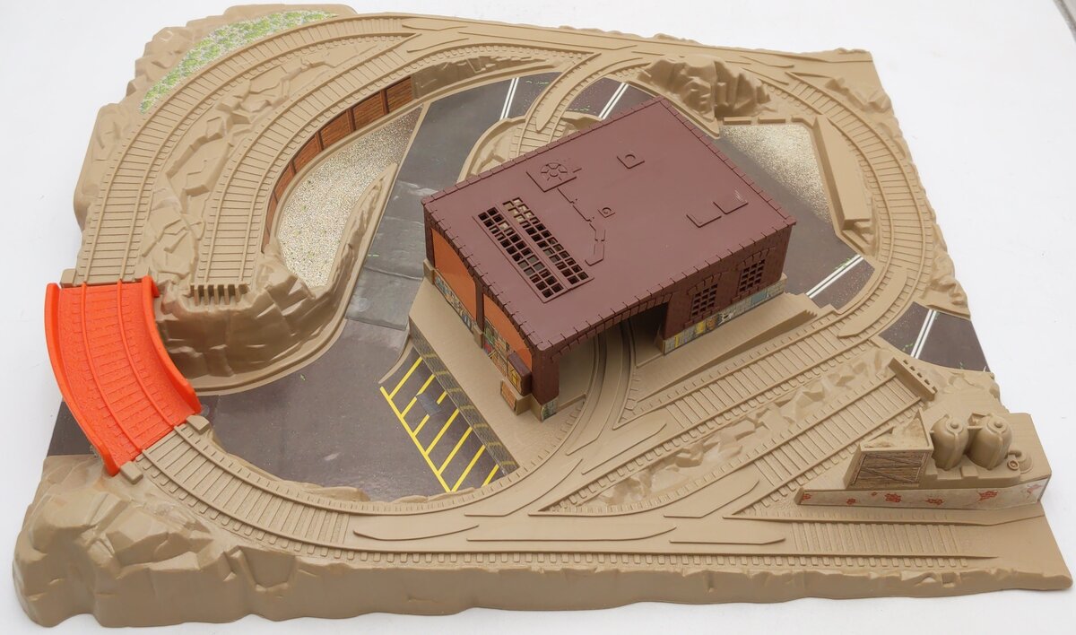 Hot Wheels 9430 Railroad Trains-To-Go Starter Play Set EX/Box