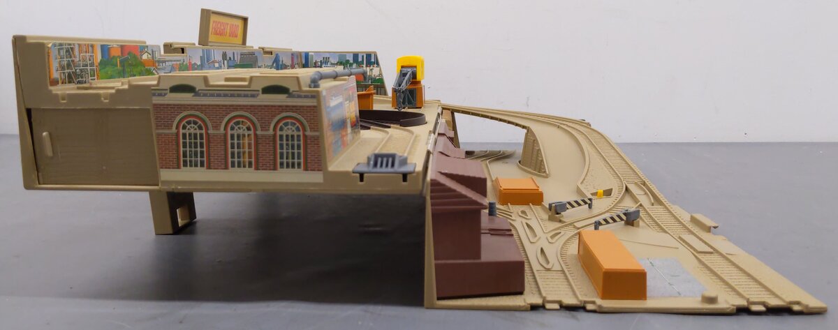 Hot Wheels 5758 Railroad Fright Yard Play Set EX/Box