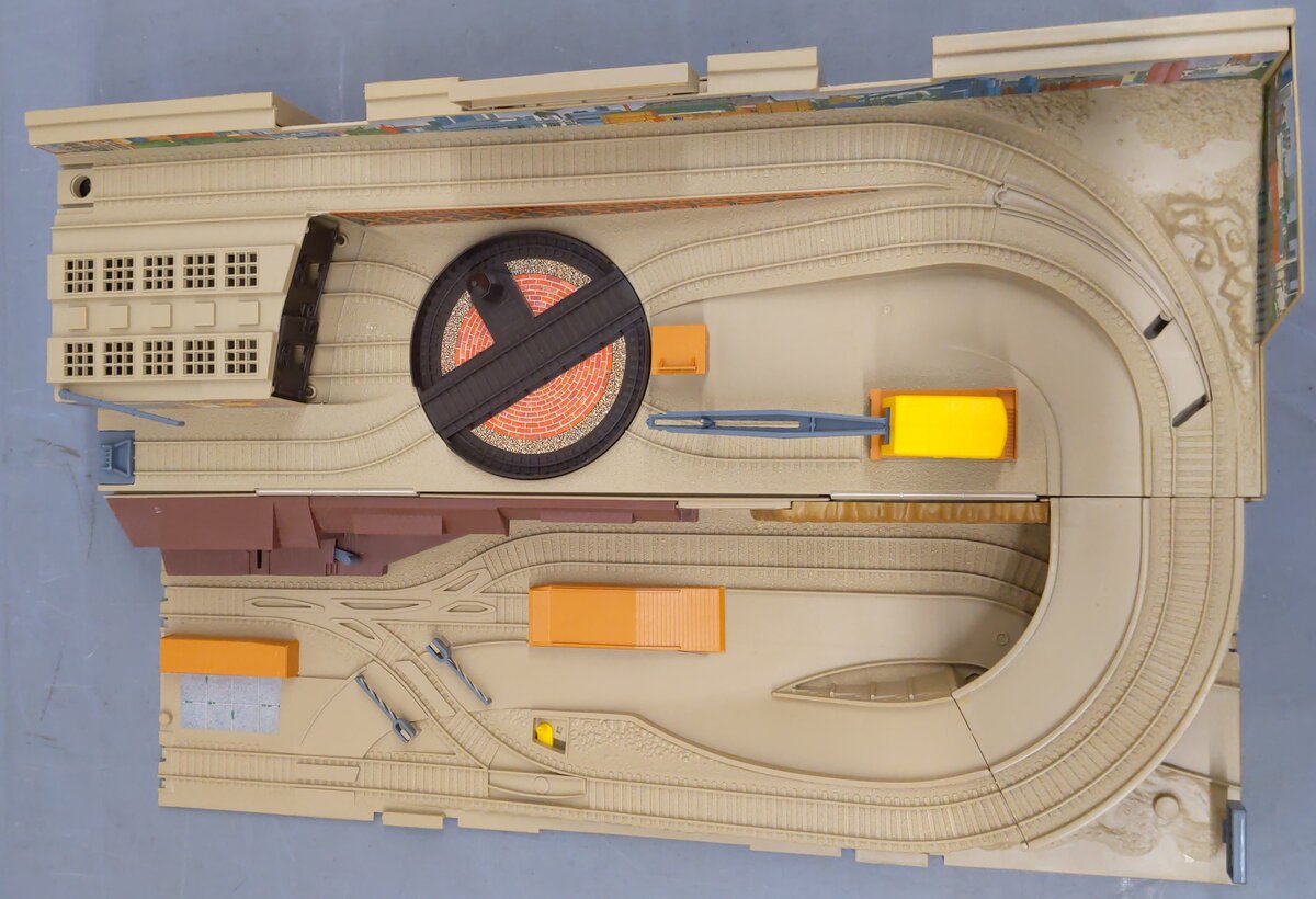 Hot Wheels 5758 Railroad Fright Yard Play Set EX/Box