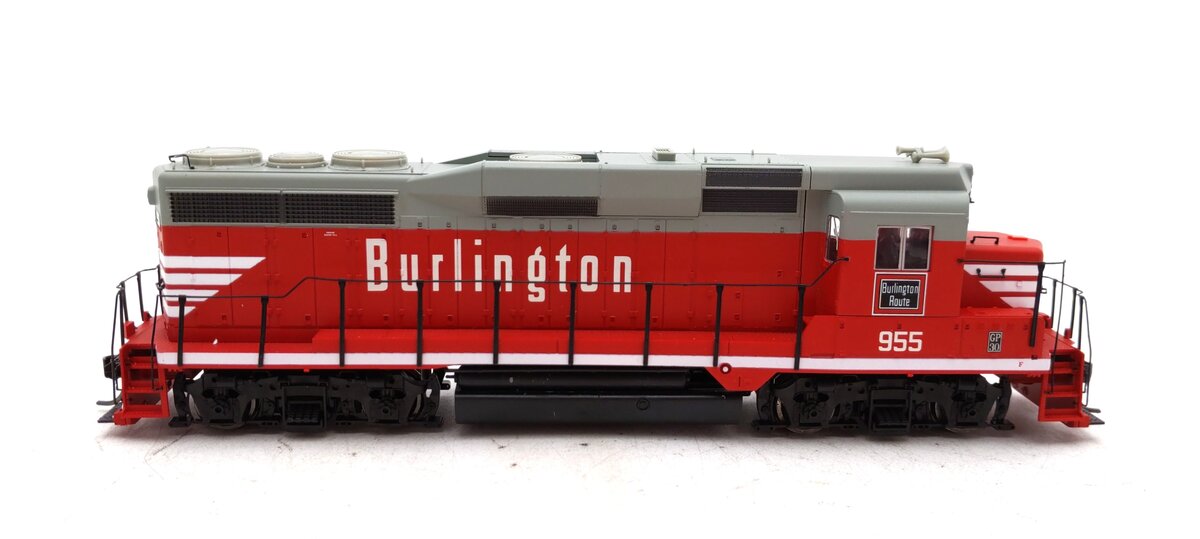 Proto 2000 21517 HO Scale CB&Q Powered GP30 Diesel Locomotive #955 LN/Box