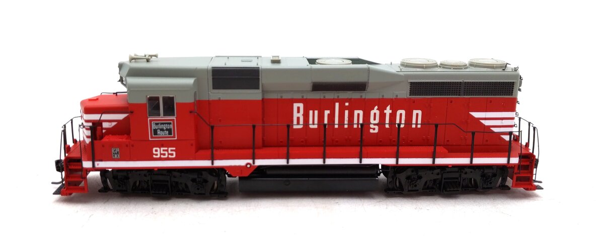 Proto 2000 21517 HO Scale CB&Q Powered GP30 Diesel Locomotive #955 LN/Box