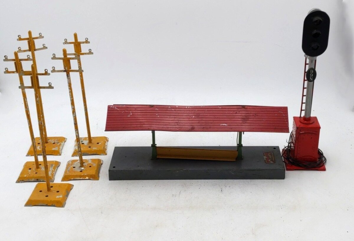 Lionel, American Flyer & Other Vintage O & S Accessories: 99N & 586 [7] VG