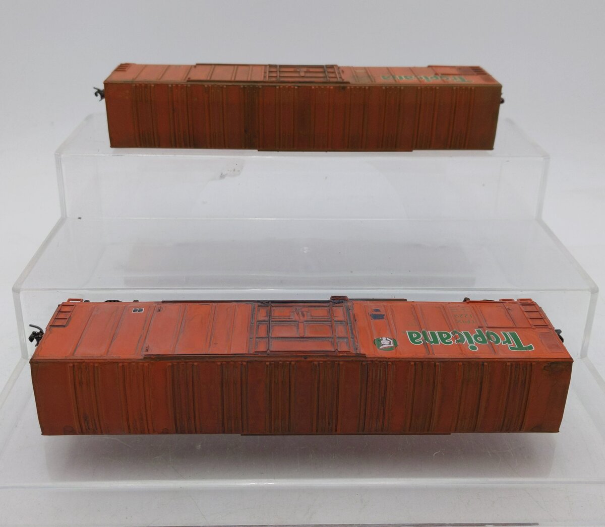 Athearn 2319 HO Tropicana Reefer Cars #1229 & 1242 -Assembled Weathered/Box