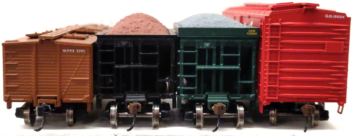 Athearn Assorted HO Scale Freight Cars: 3701, 18034, 112504, 78572 [4] LN/Box
