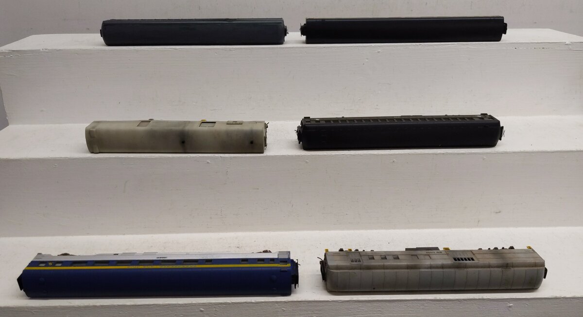 Bachmann & Other Assorted HO Scale Freight Cars (6) Weathered