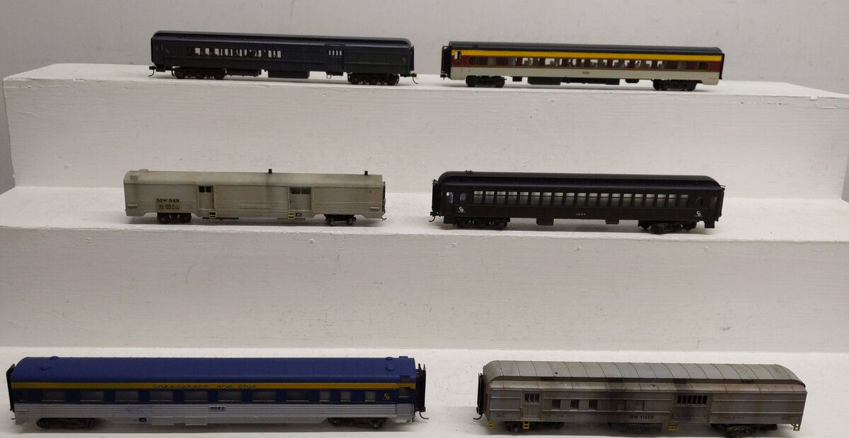 Bachmann & Other Assorted HO Scale Freight Cars (6) Weathered
