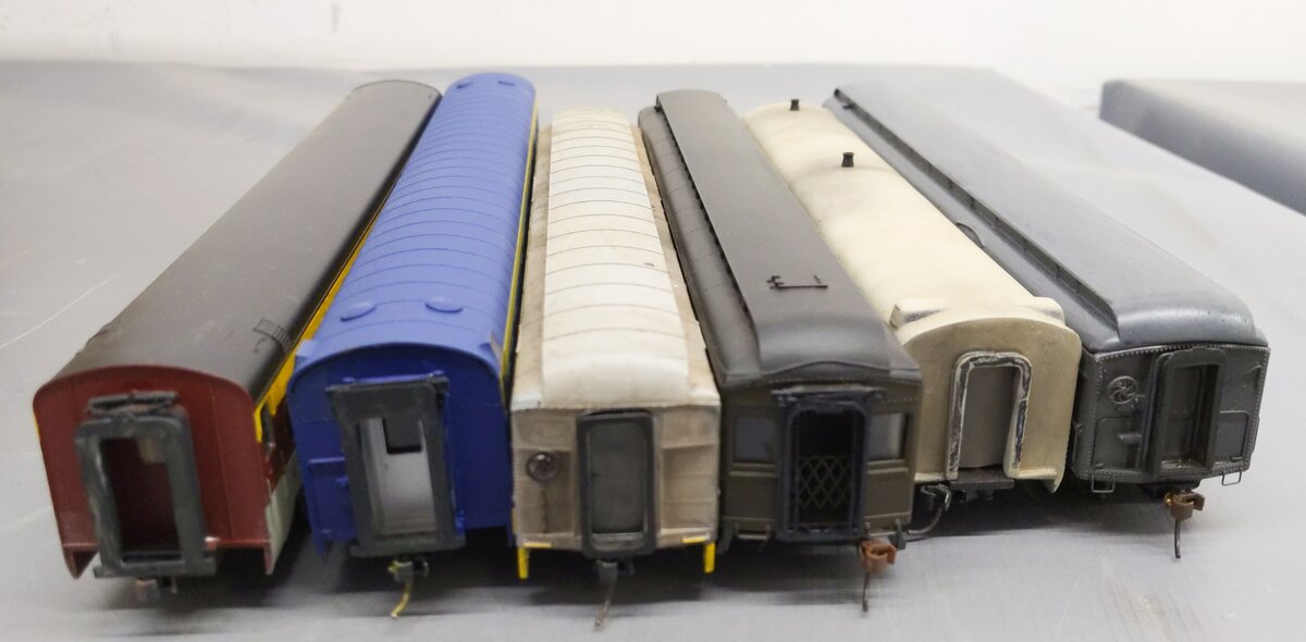 Bachmann & Other Assorted HO Scale Freight Cars (6) Weathered