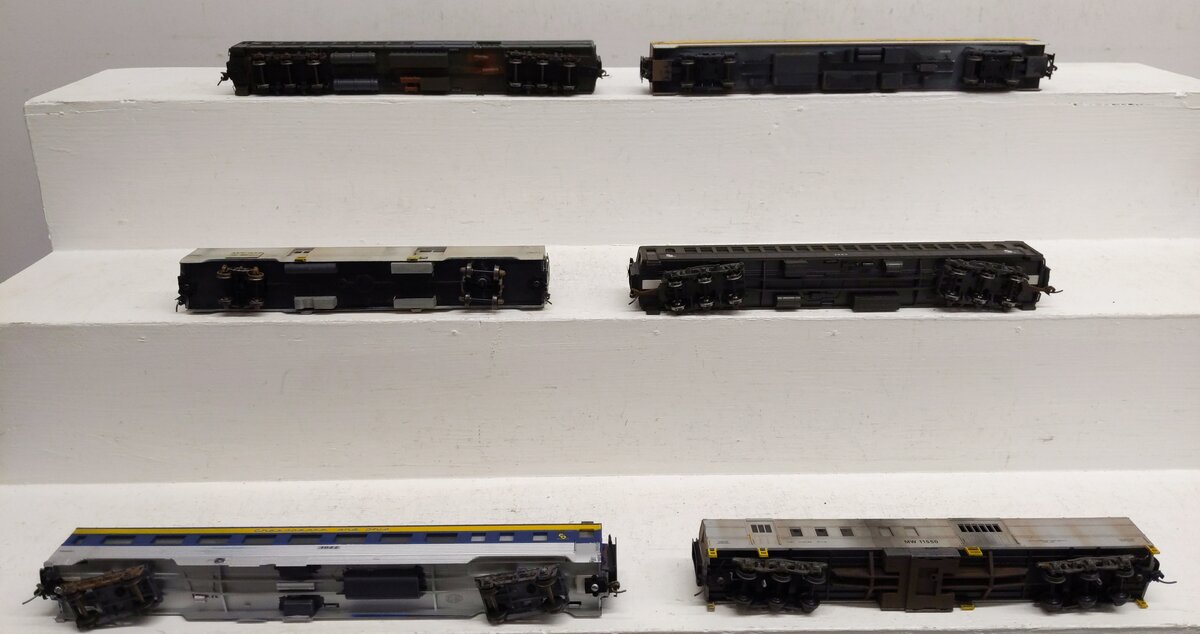 Bachmann & Other Assorted HO Scale Freight Cars (6) Weathered