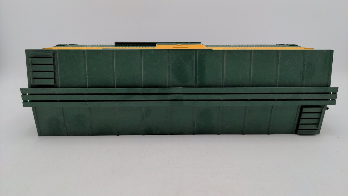 USA Trains 92539 G Scale Chicago and Northwestern Sliding Doors Boxcar #92539 EX/Box