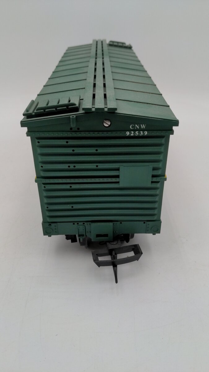 USA Trains 92539 G Scale Chicago and Northwestern Sliding Doors Boxcar #92539 EX/Box