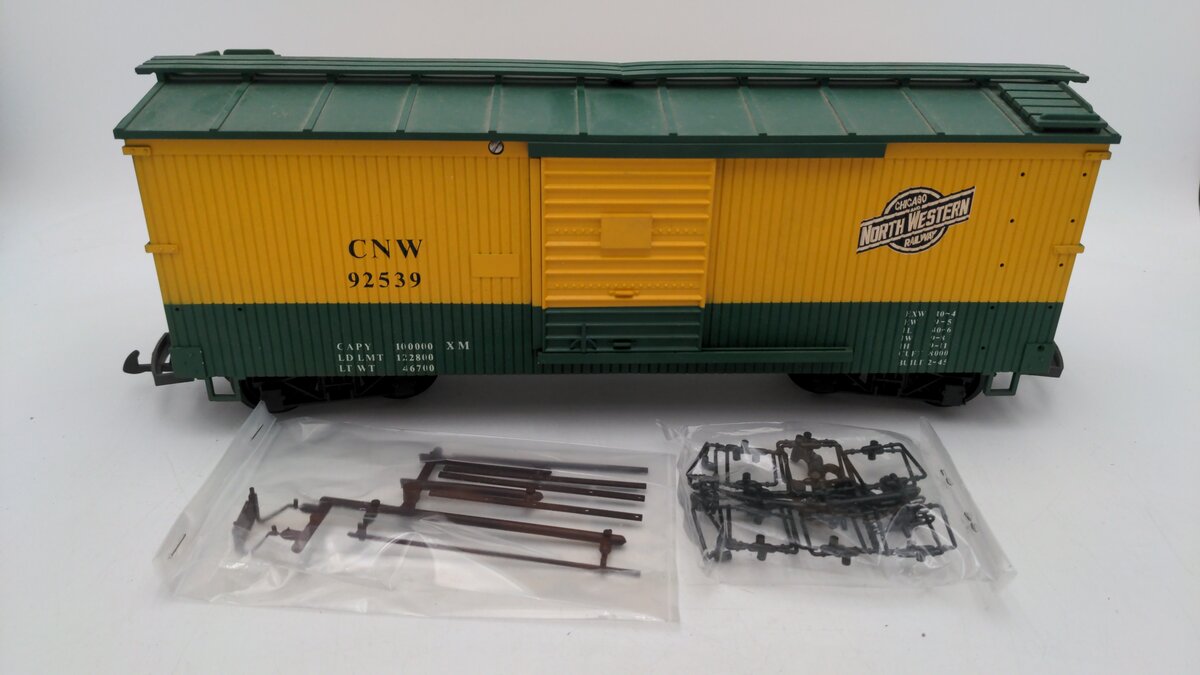 USA Trains 92539 G Scale Chicago and Northwestern Sliding Doors Boxcar #92539 EX/Box