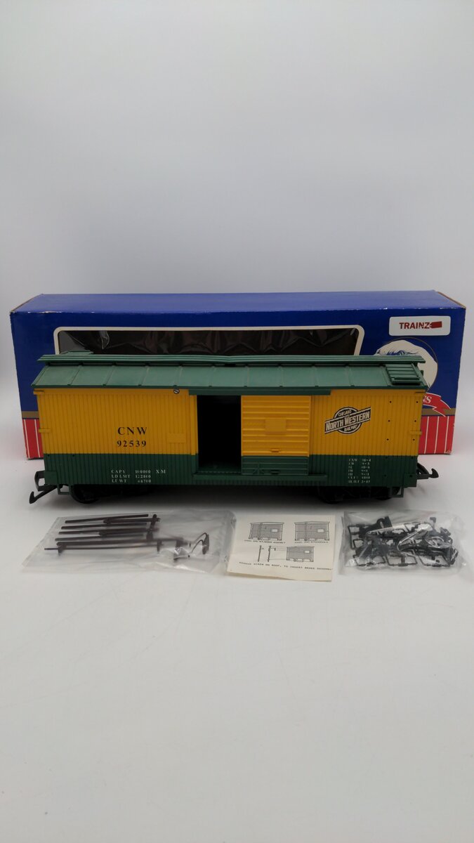 USA Trains 92539 G Scale Chicago and Northwestern Sliding Doors Boxcar #92539 EX/Box
