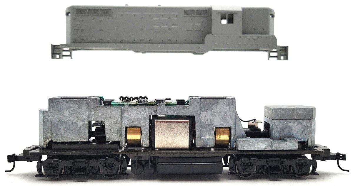 Proto 2000 21749 HO Scale Undecorated Phase III Diesel Locomotive LN/Box