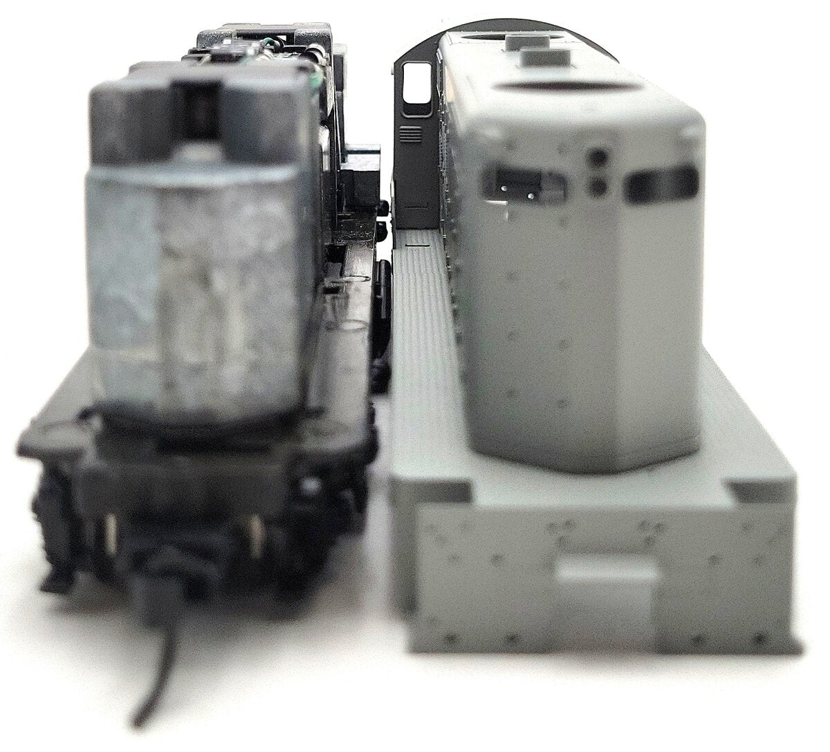 Proto 2000 21749 HO Scale Undecorated Phase III Diesel Locomotive LN/Box