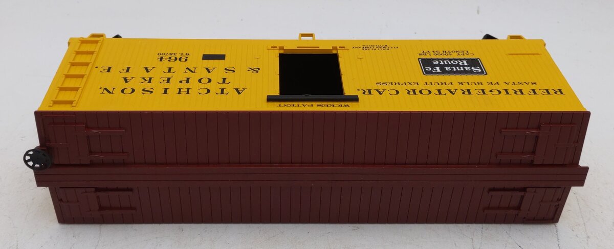 MTH 30-4157A O-27 Atchison Topeka & Santa Fe 19th Century Reefer Car EX/Box