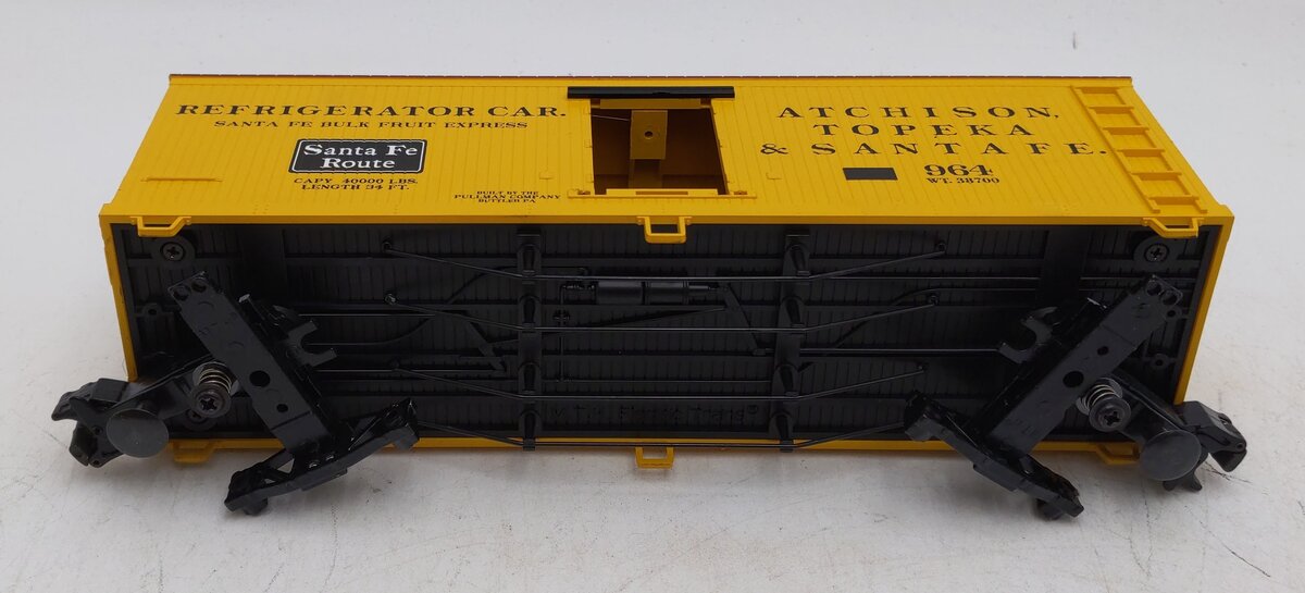 MTH 30-4157A O-27 Atchison Topeka & Santa Fe 19th Century Reefer Car EX/Box
