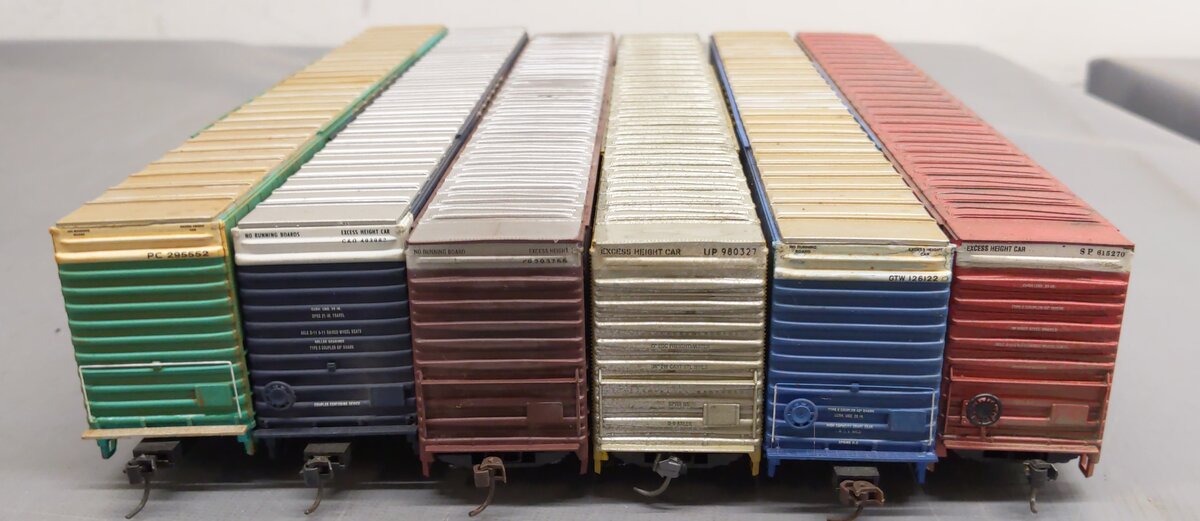 Assorted HO Scale Boxcars (6)