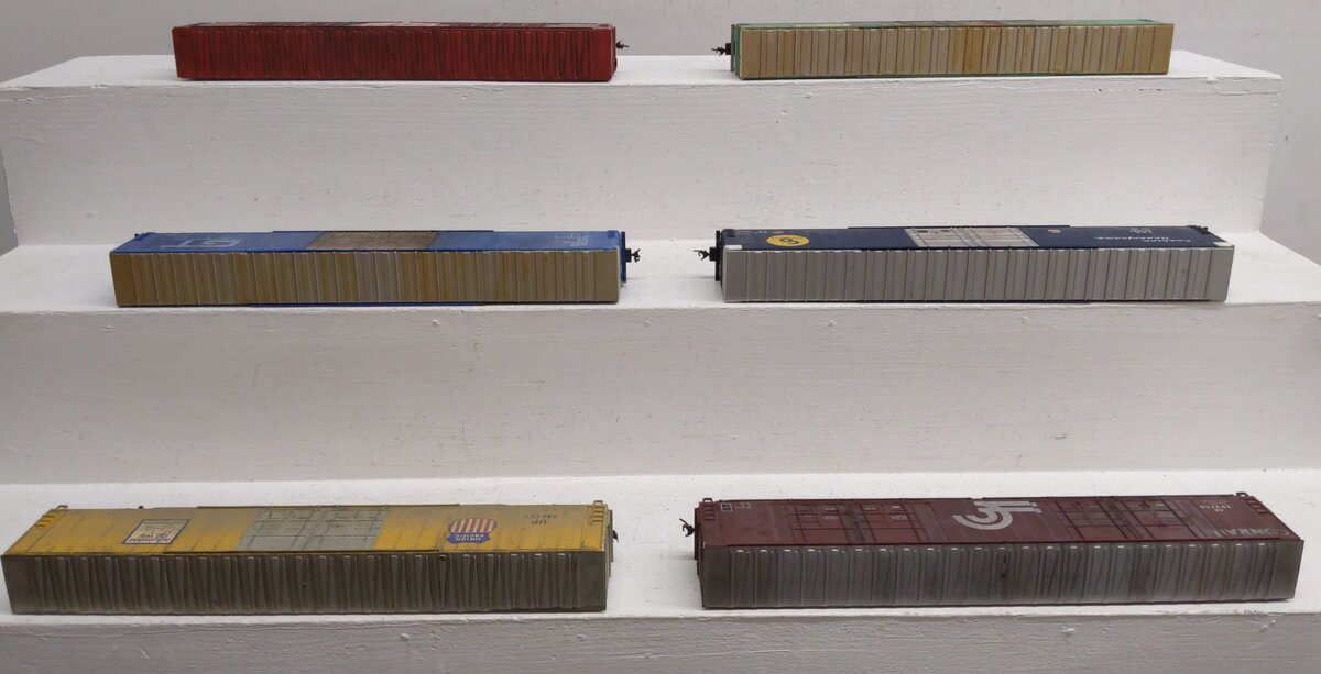 Assorted HO Scale Boxcars (6)