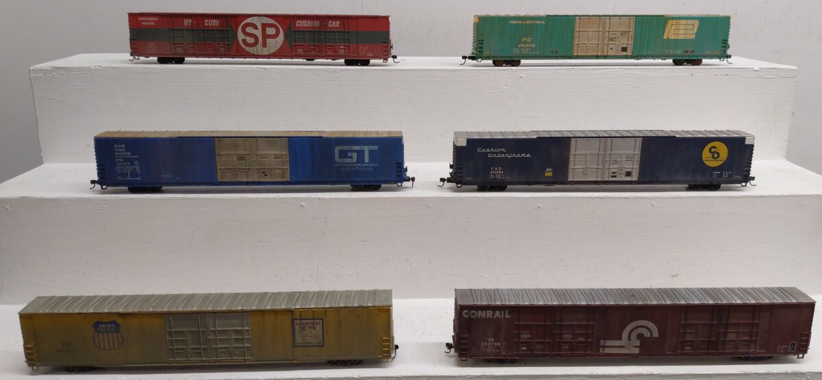 Assorted HO Scale Boxcars (6)