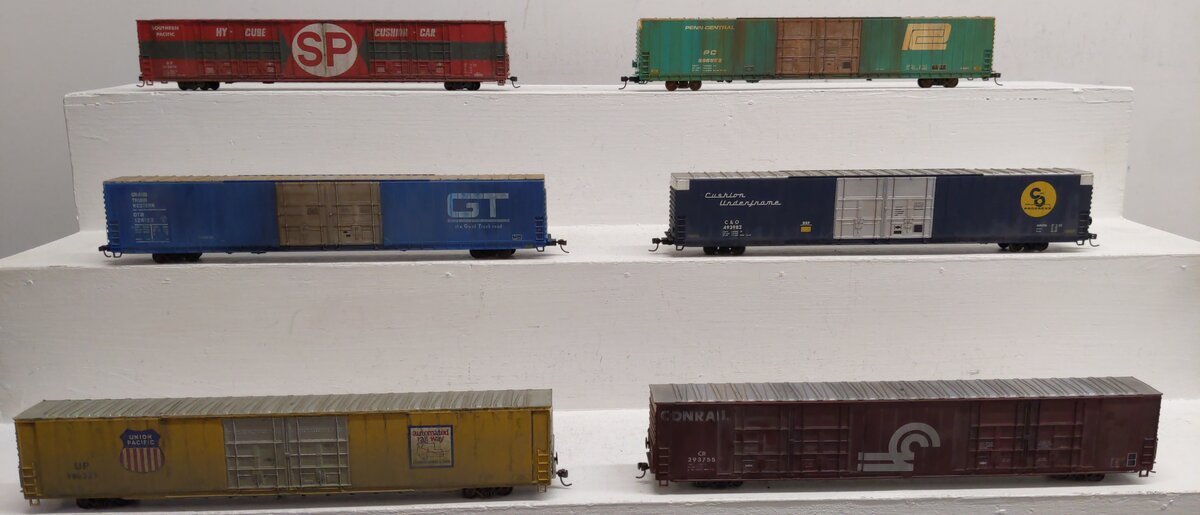 Assorted HO Scale Boxcars (6)