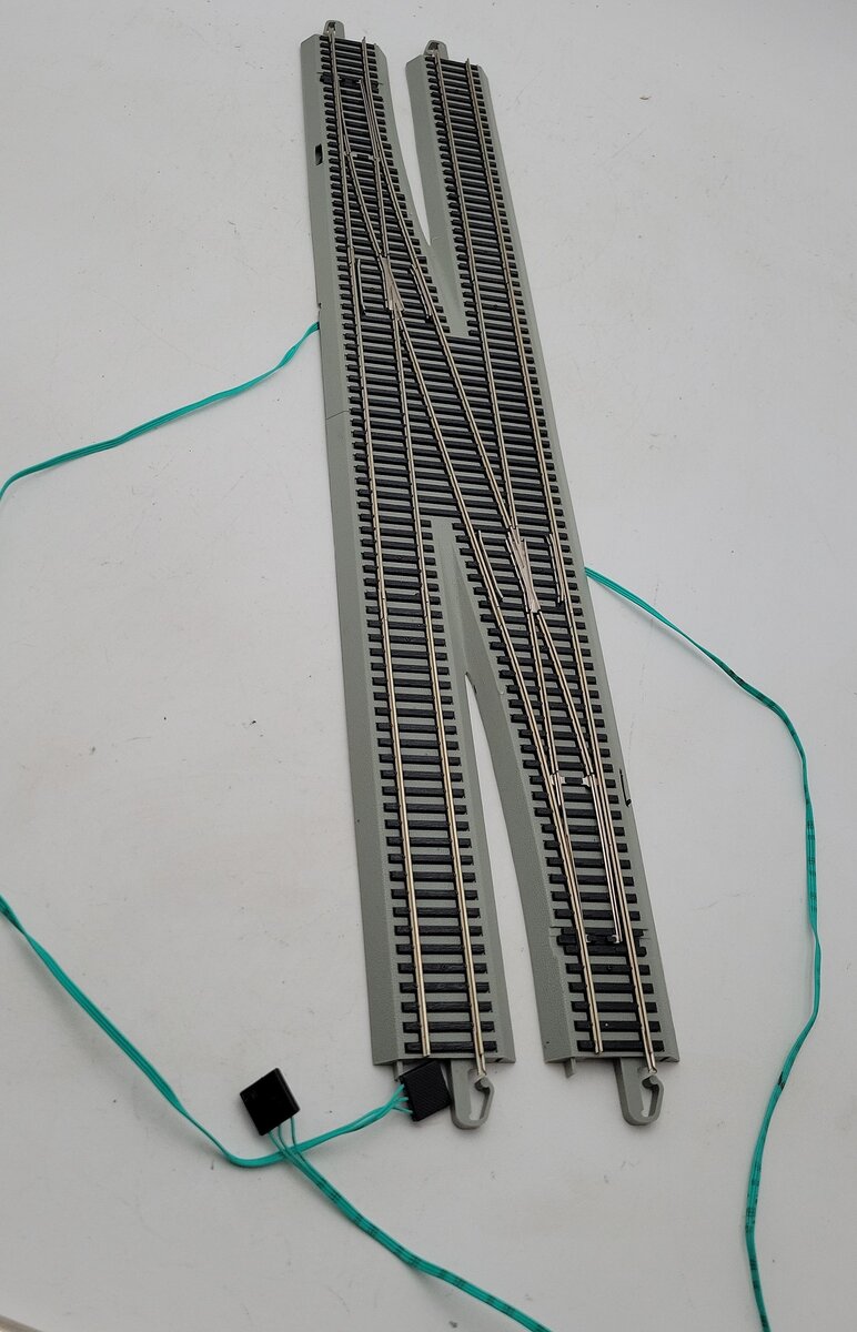 Bachmann 44575 HO Nickel Silver #6 E-Z Track Remote Crossover Turnout LN
