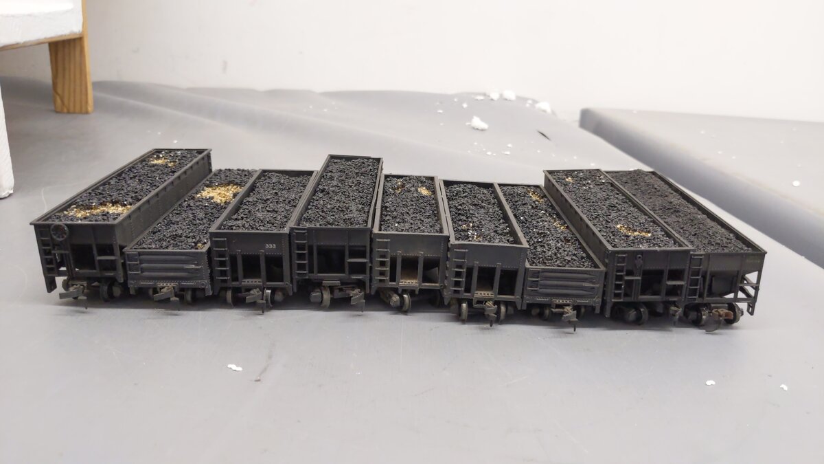 Assorted HO Scale Assorted Hoppers & Gondolas [9] EX