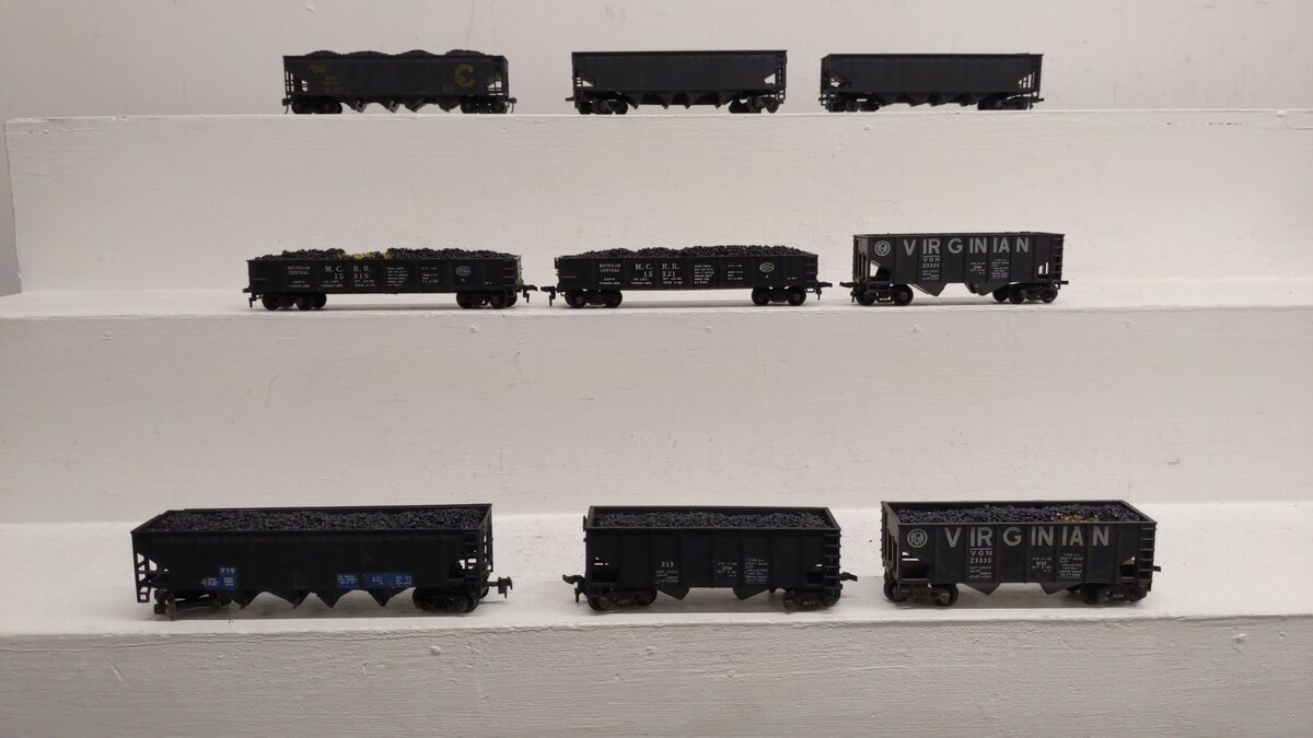 Assorted HO Scale Assorted Hoppers & Gondolas [9] EX