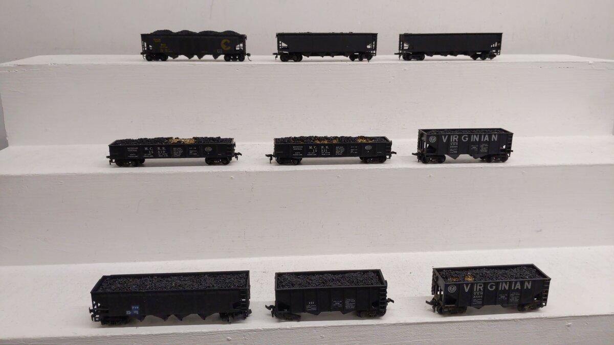 Assorted HO Scale Assorted Hoppers & Gondolas [9] EX