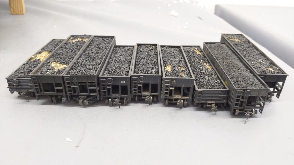 Assorted HO Scale Assorted Hoppers & Gondolas [9] EX
