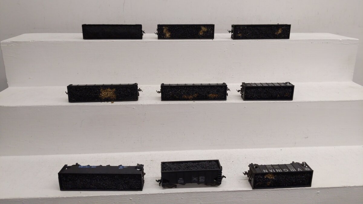Assorted HO Scale Assorted Hoppers & Gondolas [9] EX