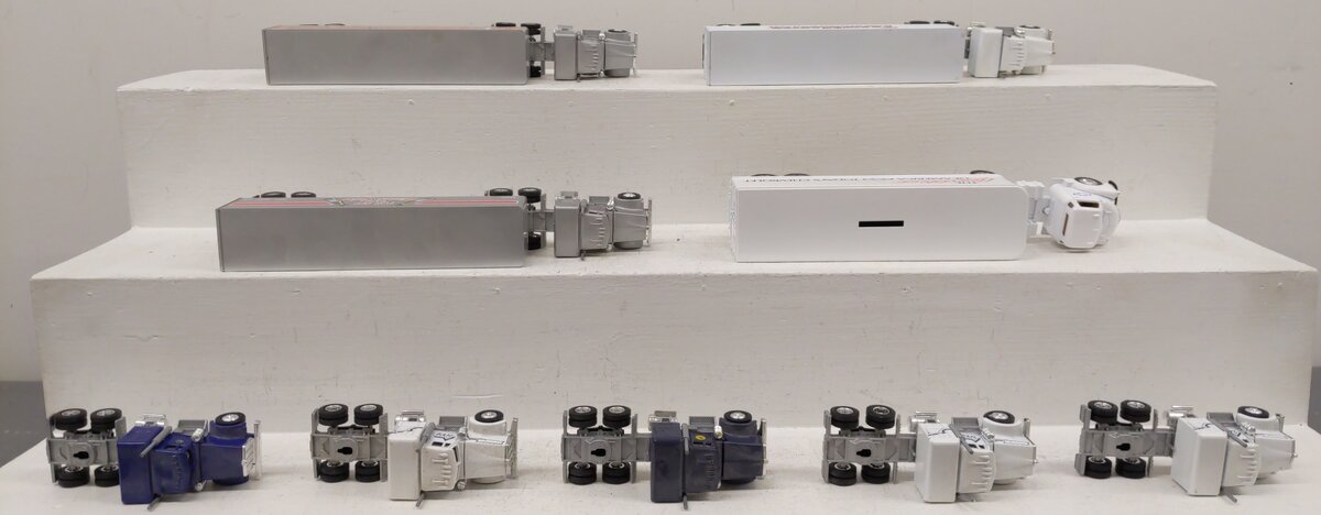 Lionel/ERTL Assorted Die-Cast Tractor Trailers-Chevy & Lionel Lines [9] EX