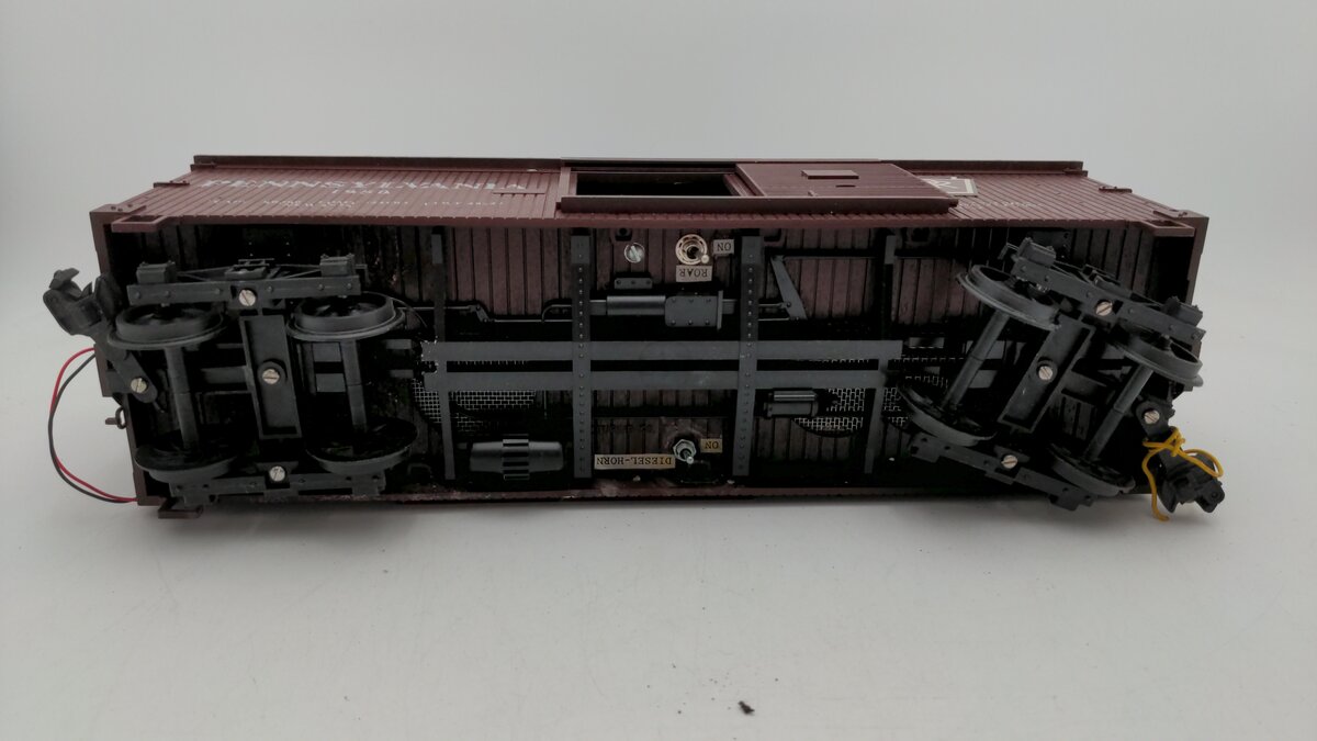 USA Trains R1950 G Scale Custom Pennsylvania Boxcar #1950 VG