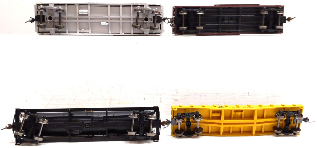 Roundhouse Assorted HO Scale Freight Cars: 8518, 518131, 50531, 52558 [4] LN/Box