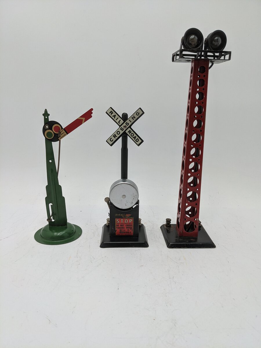 Marx O Gauge Assorted Accessories 418, 416A & A Sign [3] VG