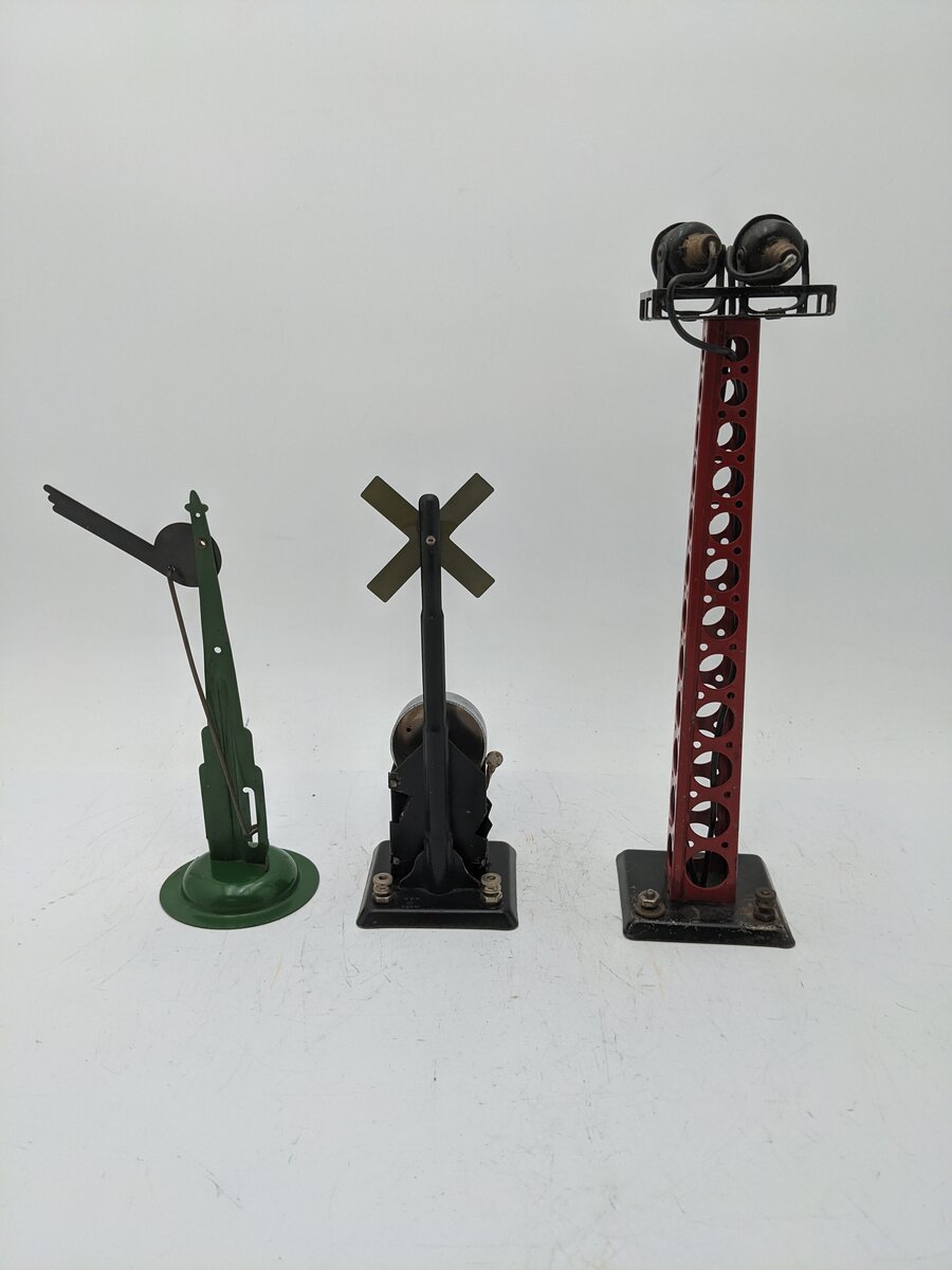 Marx O Gauge Assorted Accessories 418, 416A & A Sign [3] VG