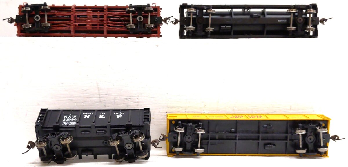 Bachmann Assorted HO Scale Freight Cars: 17201, 18642, 17832, 18301 [4] LN/Box