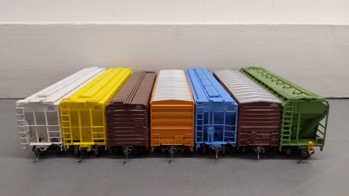 HO Scale Assorted Freight Cars: 90404, 27326, 32538, 52000, 62011, 30241 [7] VG