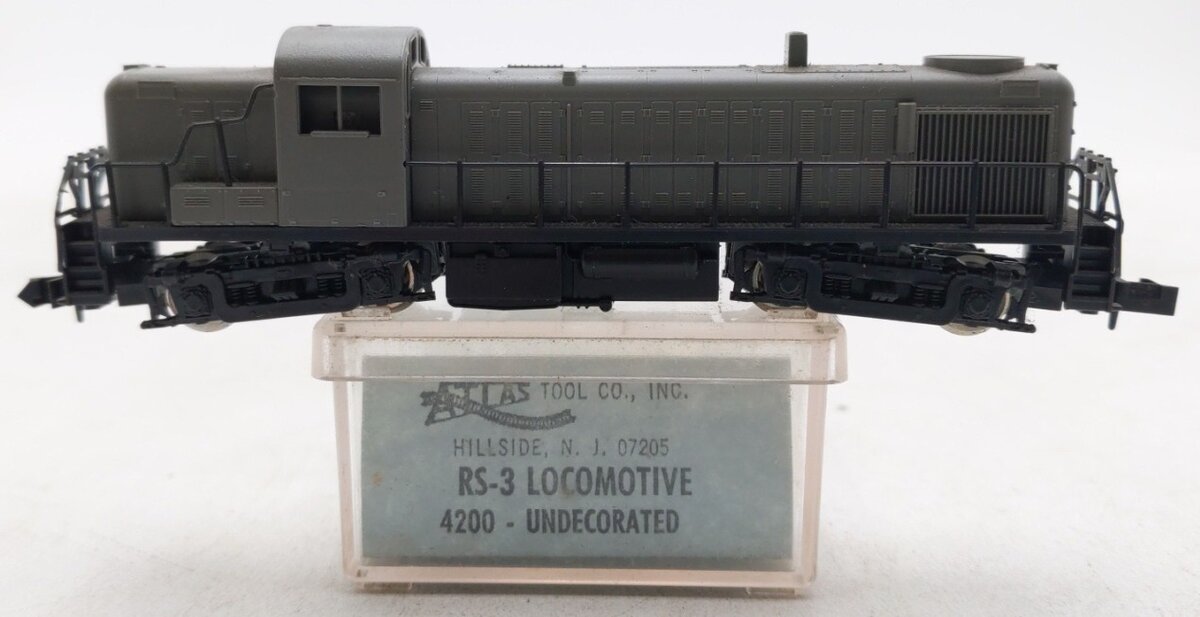 Atlas 4200 N Scale Undecorated Alco RS-3 Diesel Locomotive EX/Box